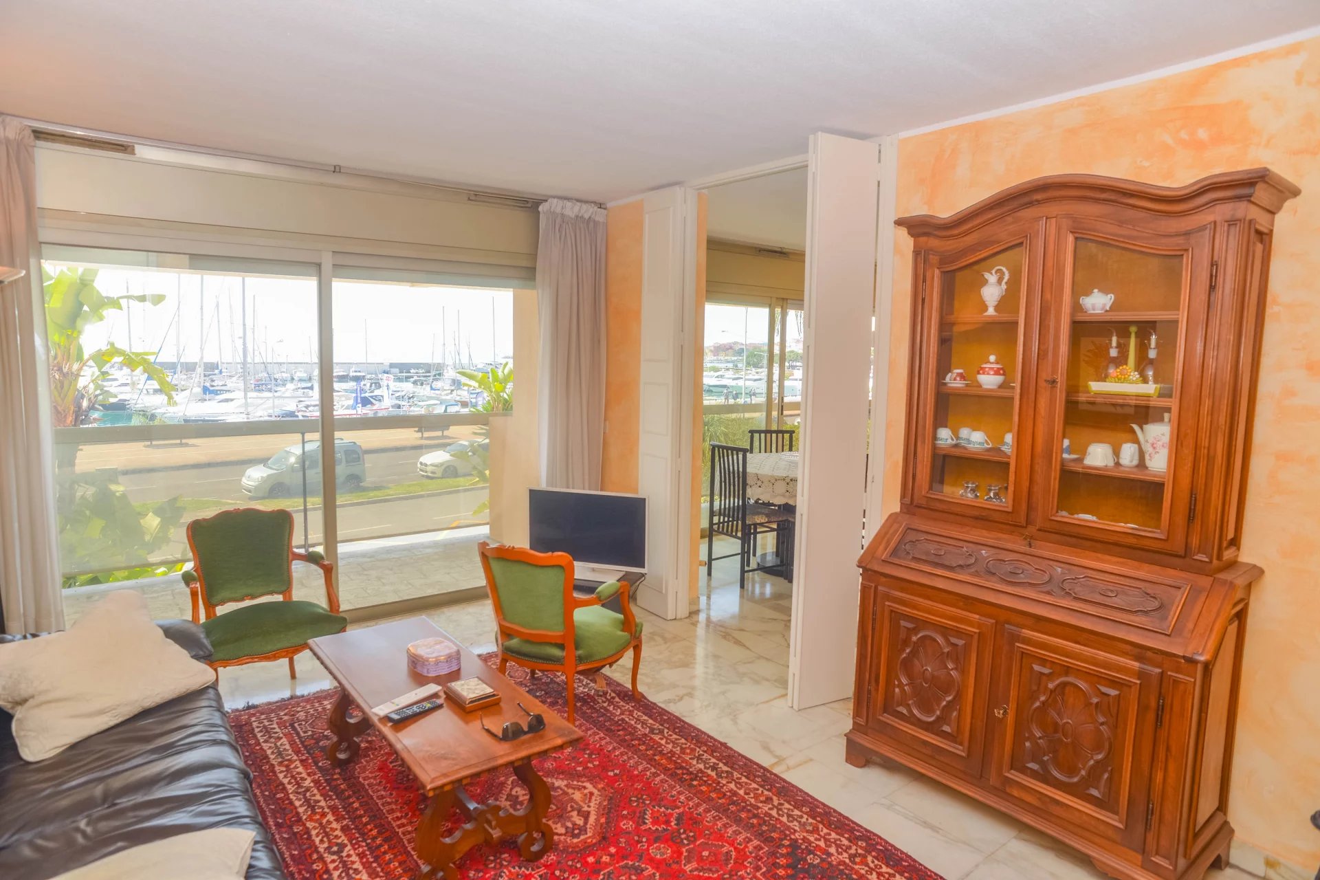 Menton – appartement trois pièces front de mer à Garavan