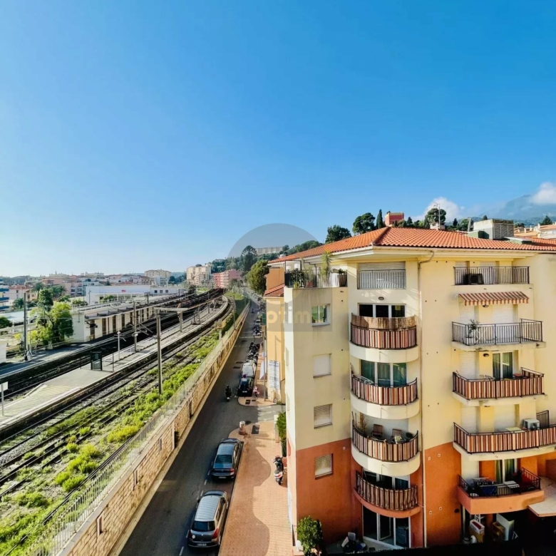 SUPERBE APPARTEMENT DE 5 PIECES – centre ville