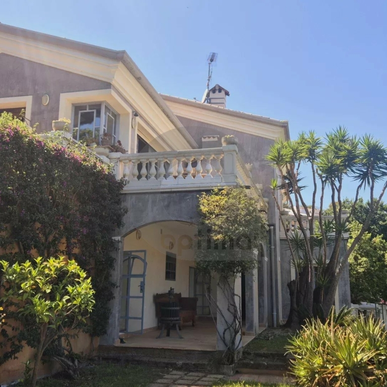 Élégante Villa avec Vue Panoramique – Menton, Quartier Résidentiel