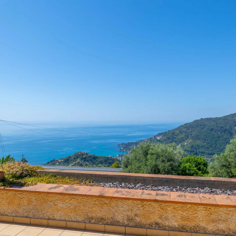 Charmante villa à San Lorenzo avec vue panoramique sur la mer et les montagnes
