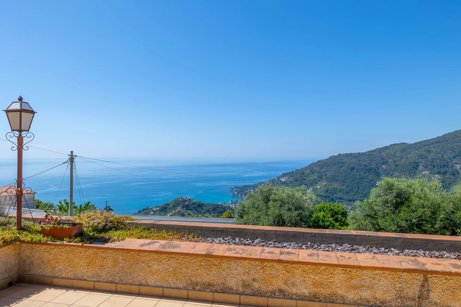 Charmante villa à San Lorenzo avec vue panoramique sur la mer et les montagnes