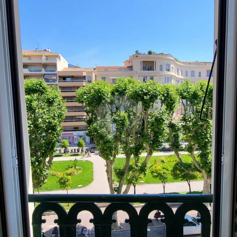 Menton Jardin Bioves – dernier étage –  Appartement triple exposition