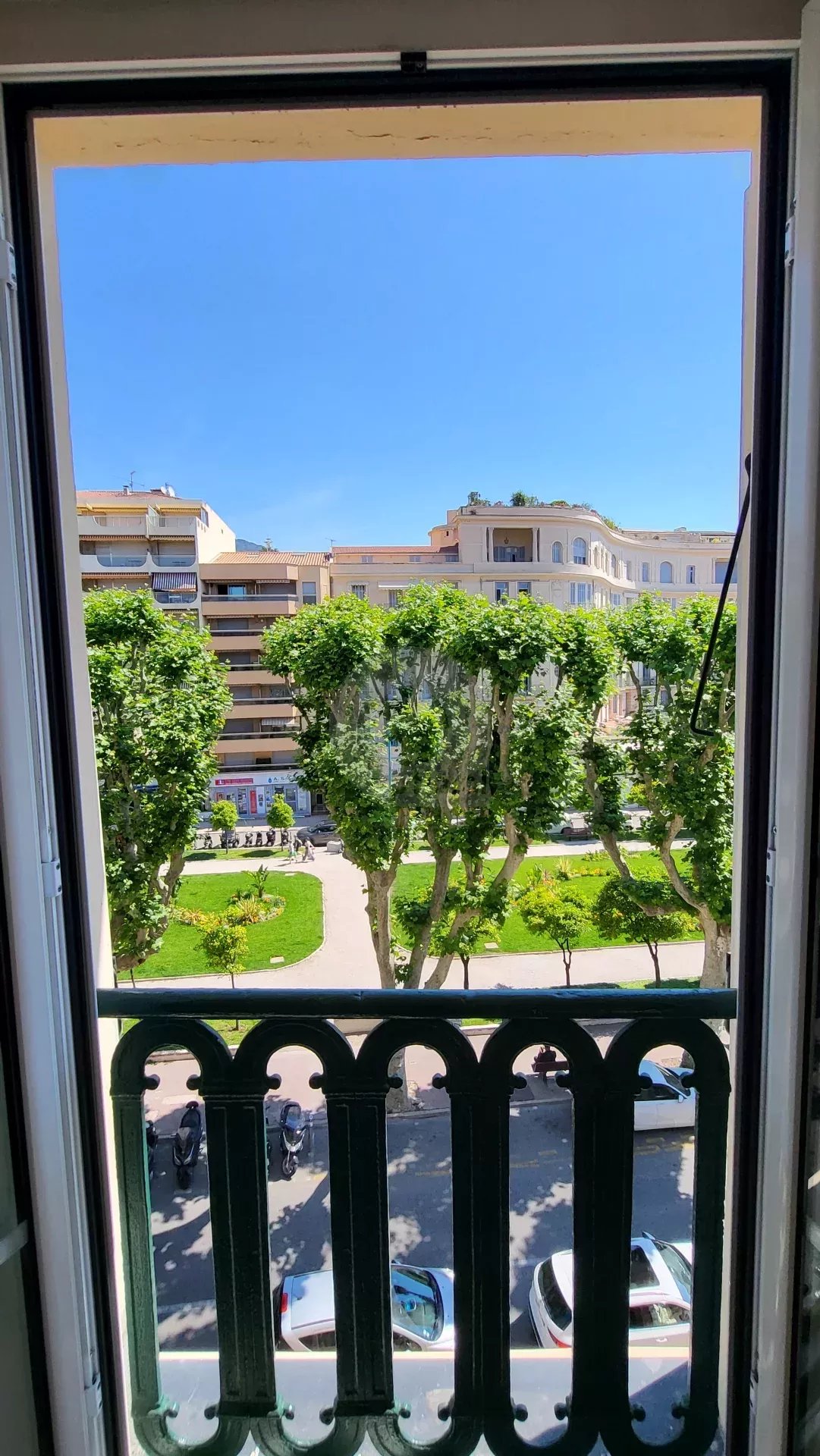 Menton Jardin Bioves – dernier étage –  Appartement triple exposition
