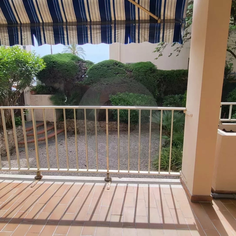 Roquebrune Cap Martin  – Coquet deux pièces avec terrasse à 100 mt des plages