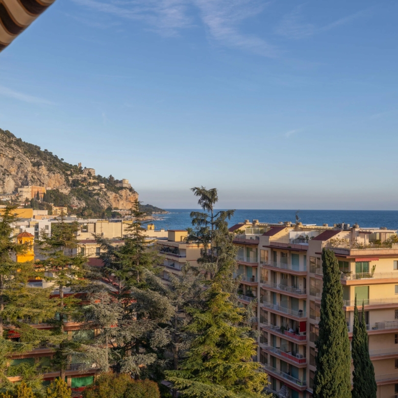 MENTON GARAVAN – APPARTEMENT 3 PIECES BORD DE MER, VUE MER