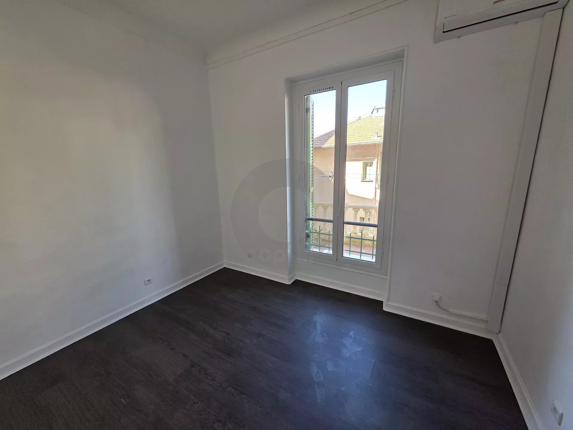 APPARTEMENT TROIS PIECES TERRASSE MENTON PROCHE CENTRE