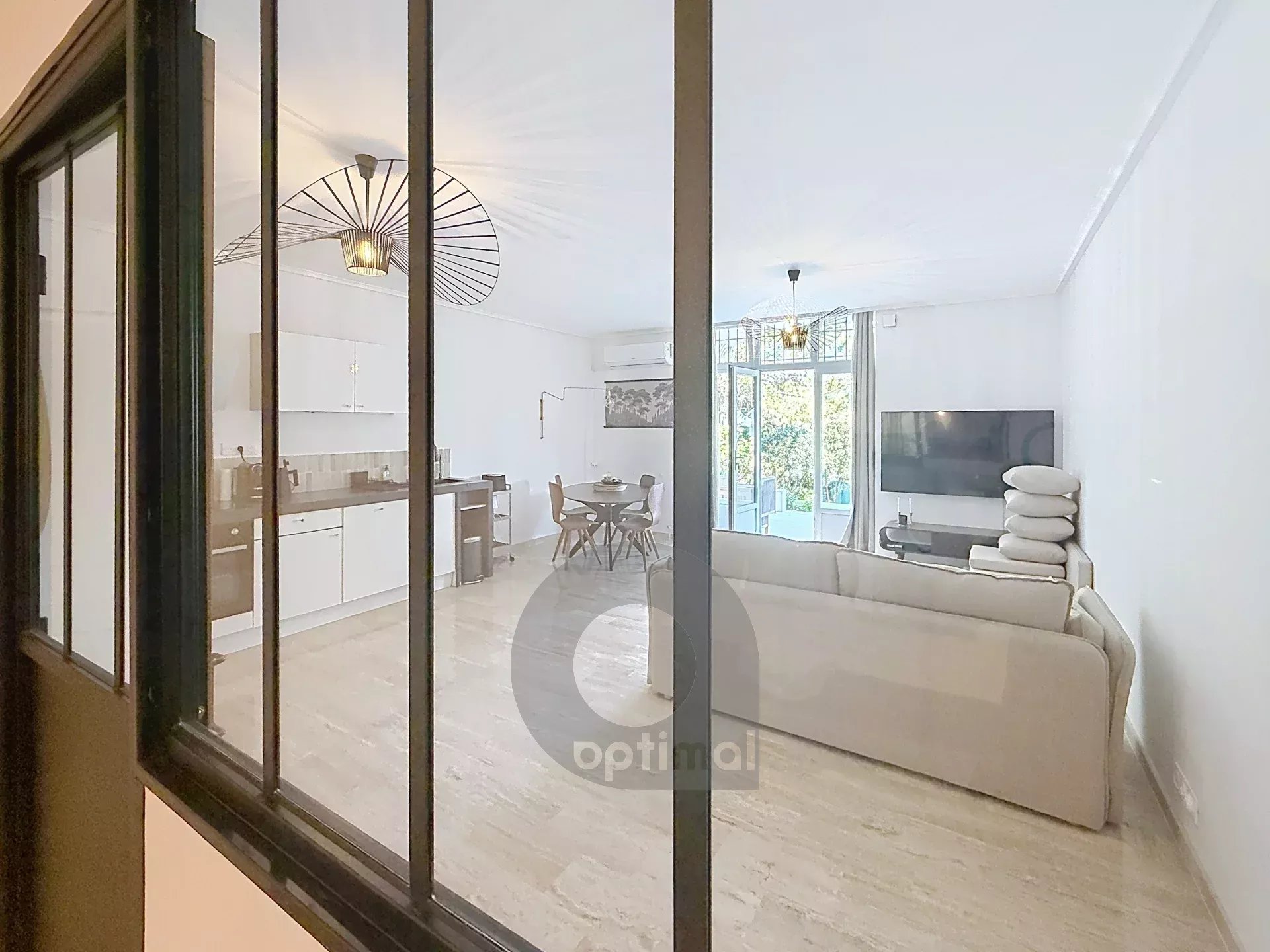 RCM Secteur Cap Martin – Résidence de Prestige – Magnifique 2 pièces en rez-de-jardin