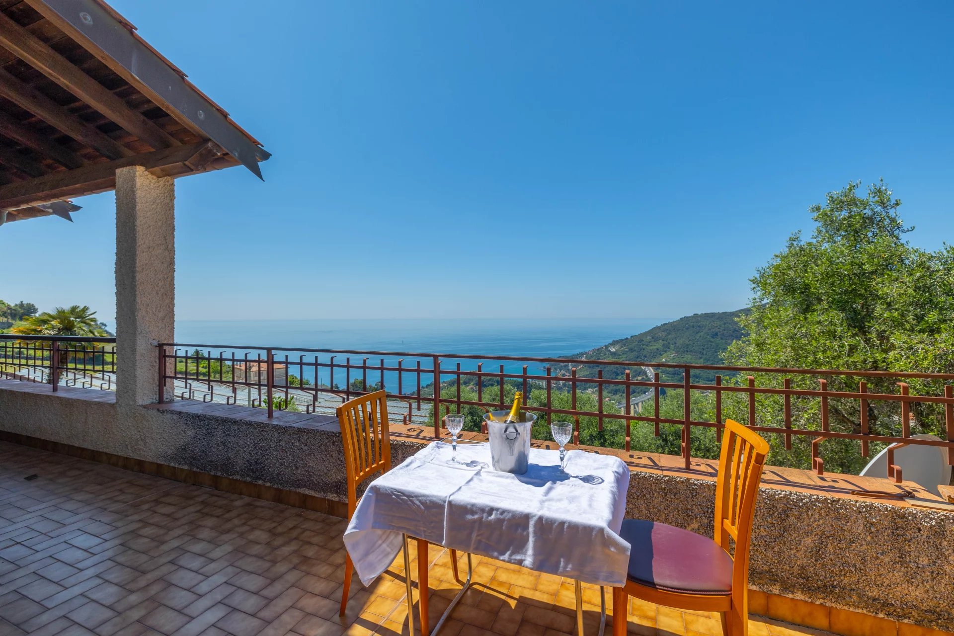 Charmante villa à San Lorenzo avec vue panoramique sur la mer et les montagnes