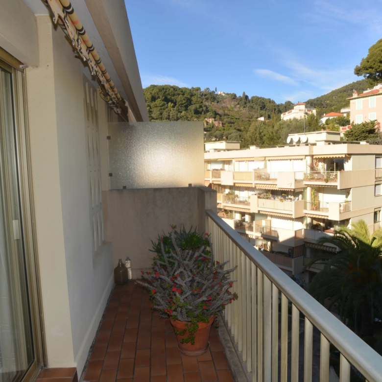 MENTON GARAVAN – 3 pièces dernier étage avec terrasse vue mer cave et garage