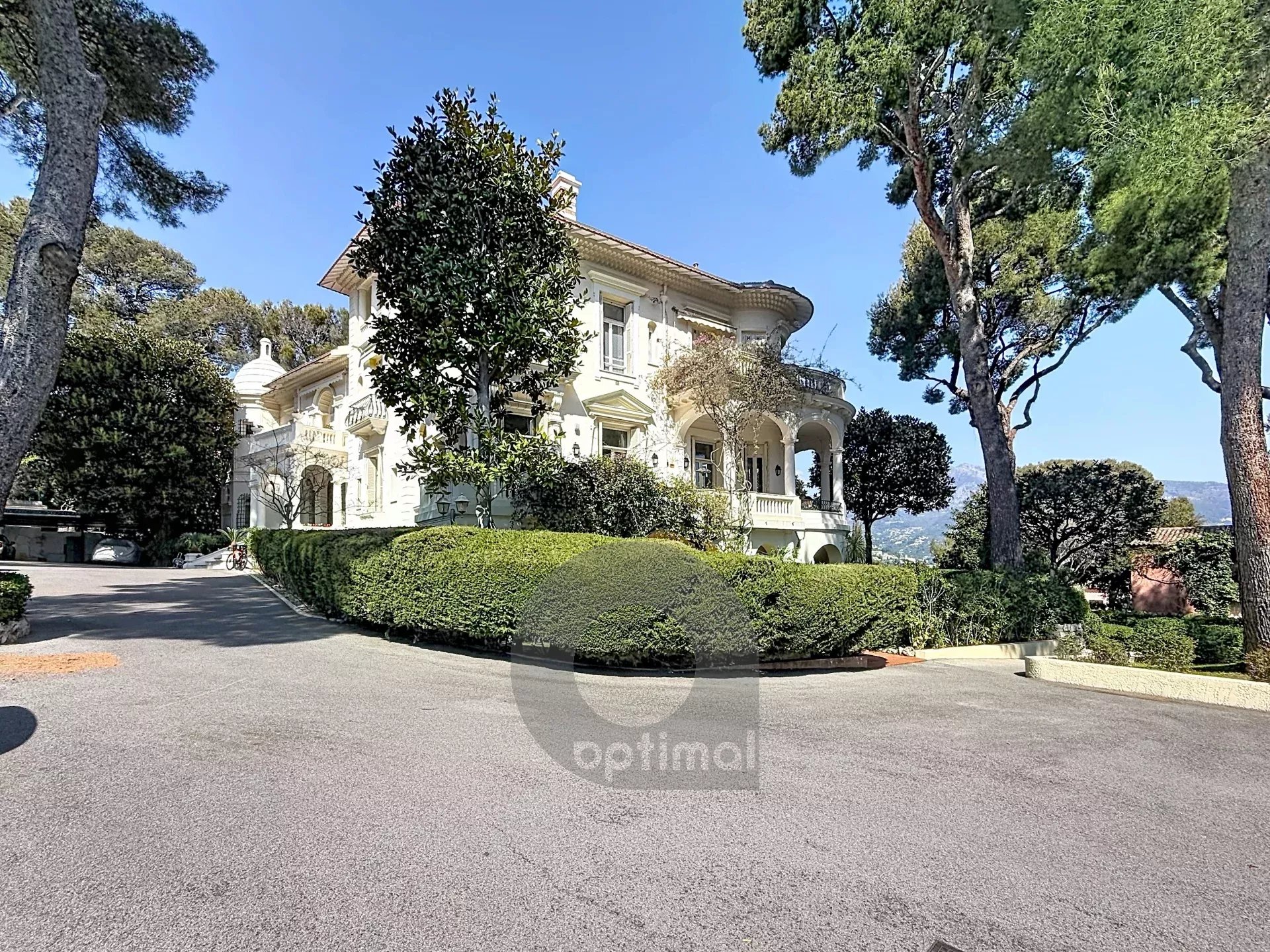 RCM Secteur Cap Martin – Résidence de Prestige – Magnifique 2 pièces en rez-de-jardin