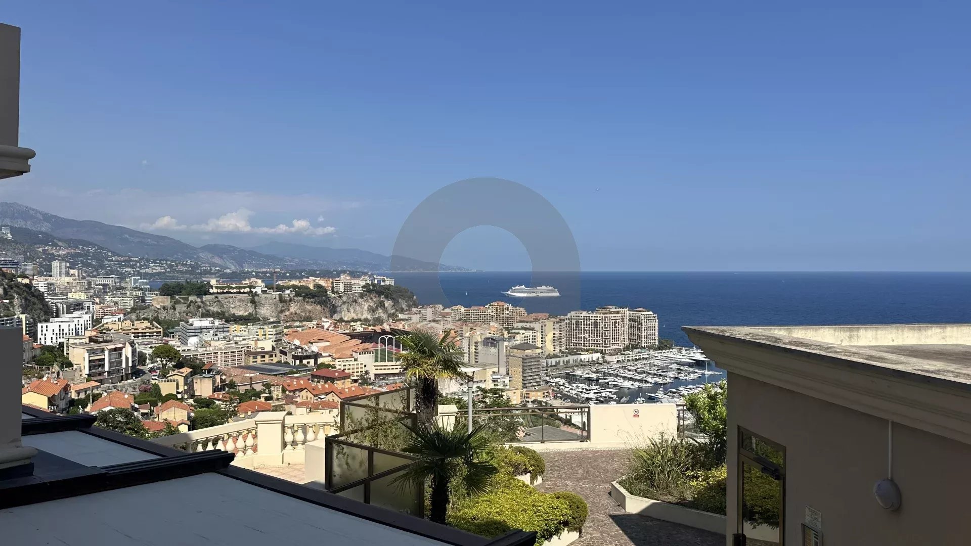 CAP-D’AIL: A deux pas de MONACO bel appartement 2 pièces avec piscine dans résidence de grand standing
