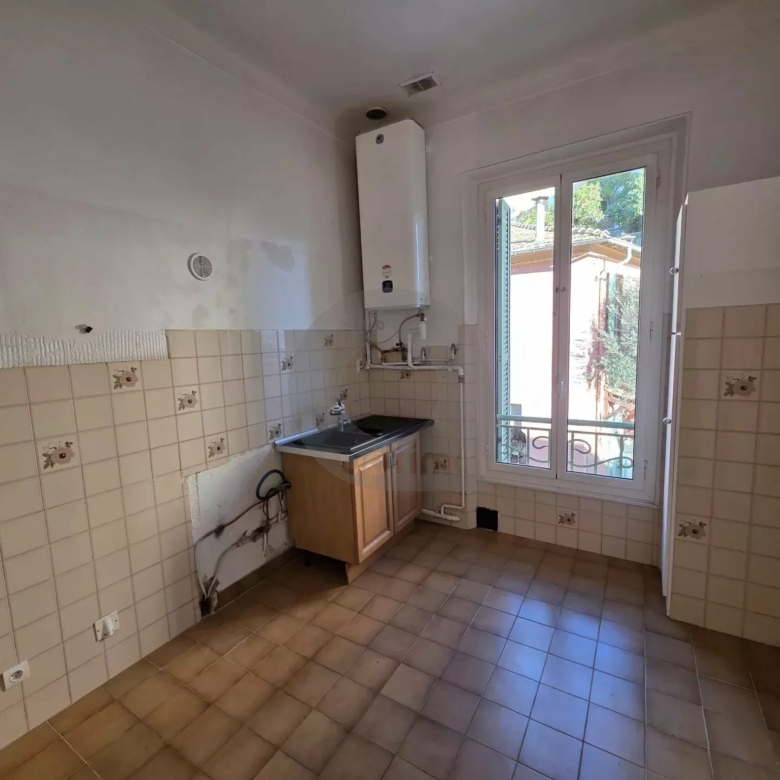 GRAND APPARTEMENT DE CINQ PIECES MENTON PROCHE CENTRE VILLE
