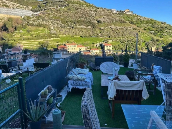 Charmant 2 pièces avec jardin et vue mer à Latte