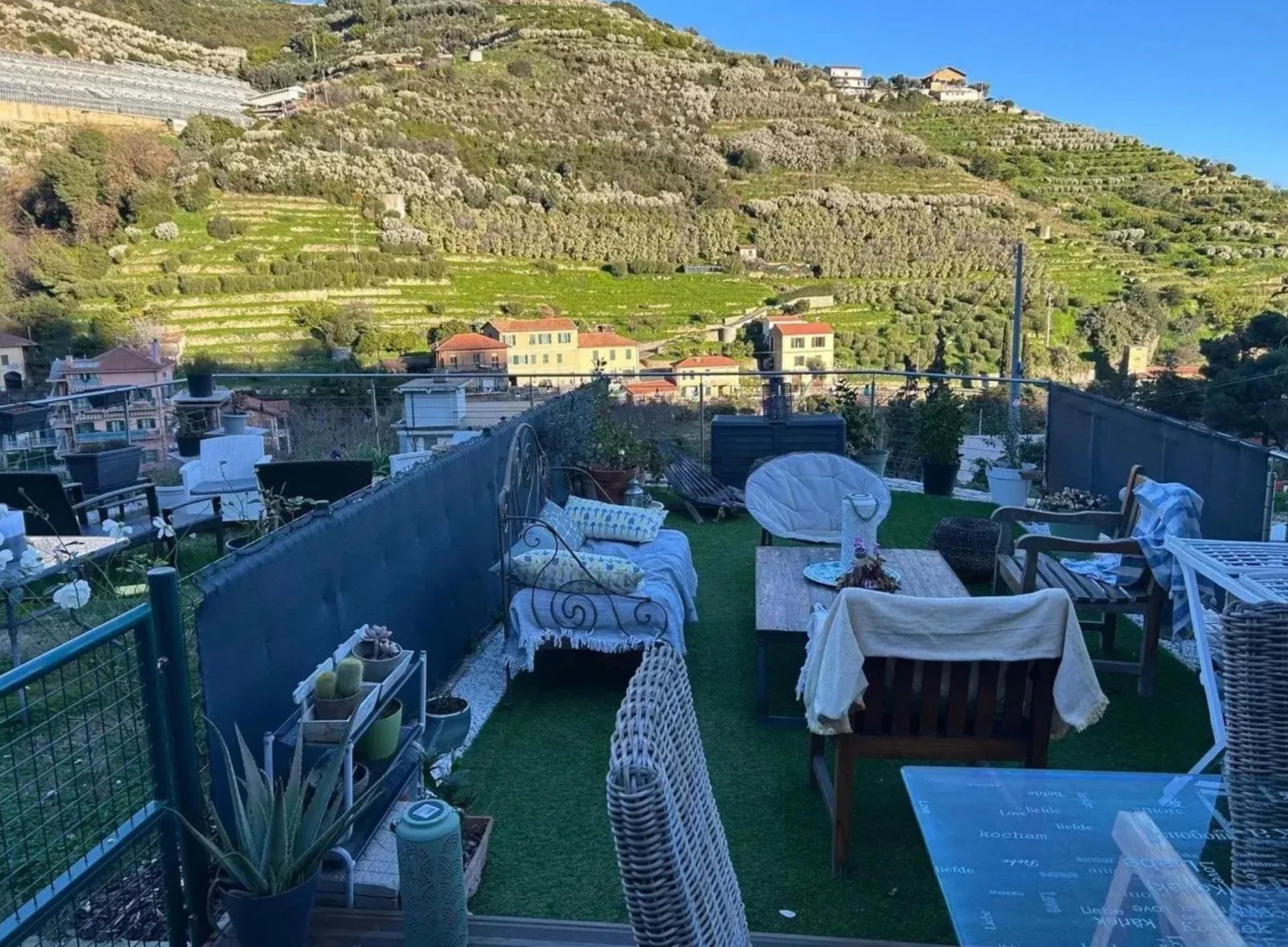Charmant 2 pièces avec jardin et vue mer à Latte