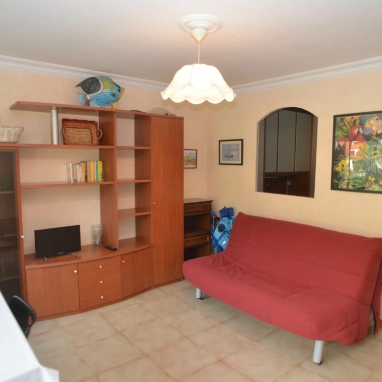 Joli 2P avec balcon vue collines résidence bord de  mer avec piscine