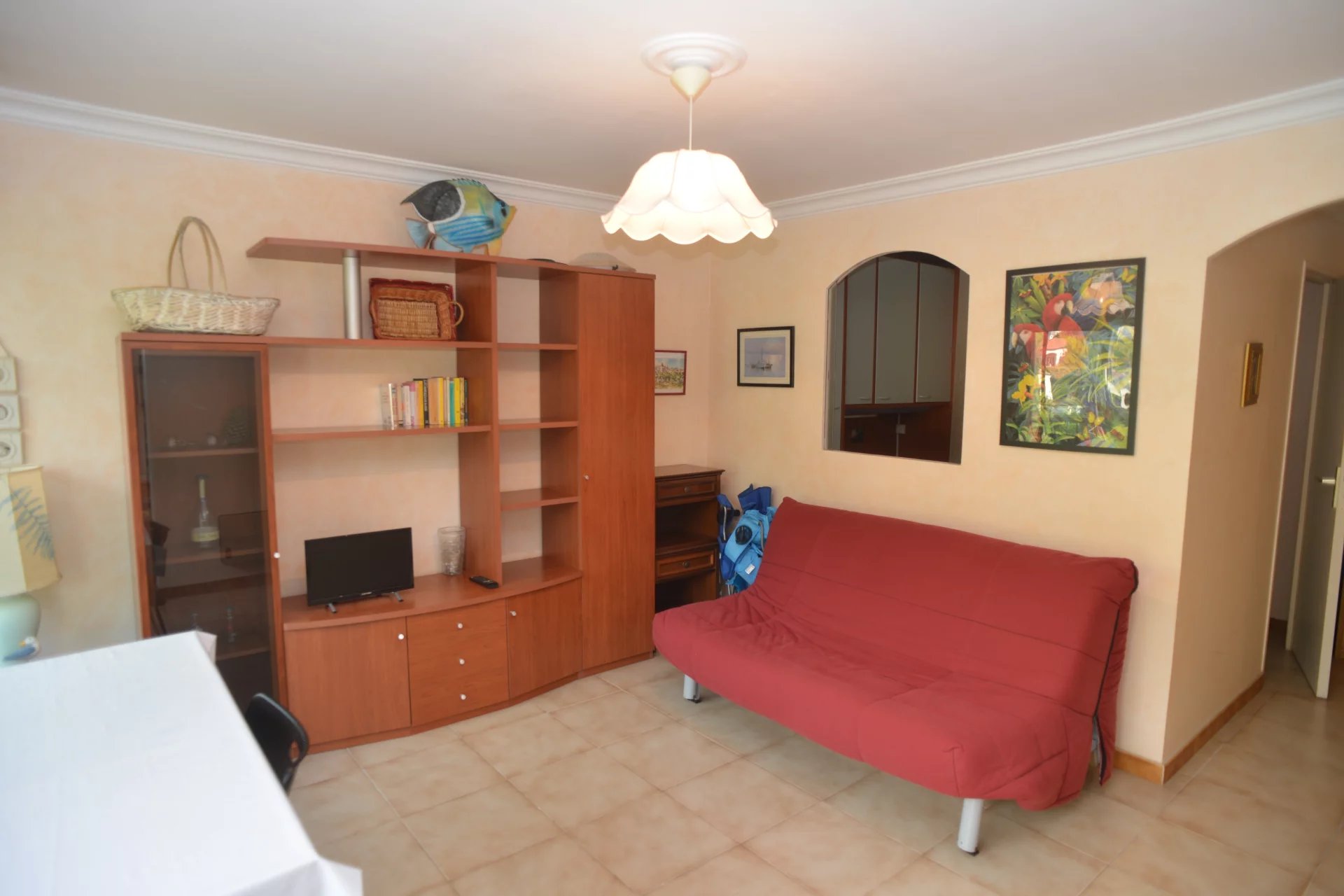 Joli 2P avec balcon vue collines résidence bord de  mer avec piscine