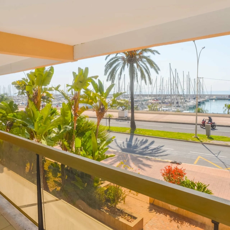 Menton – appartement trois pièces front de mer à Garavan