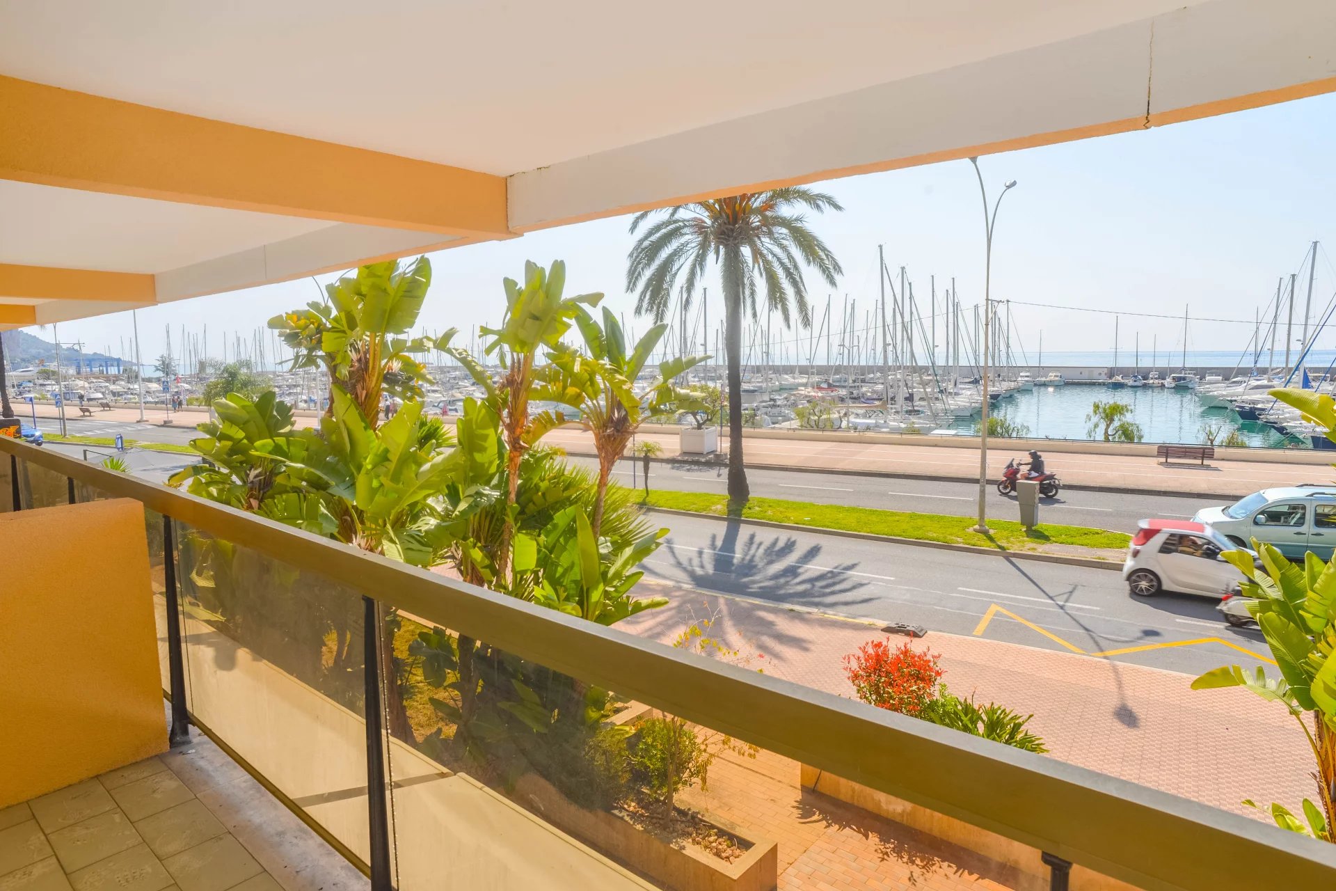 Menton – appartement trois pièces front de mer à Garavan