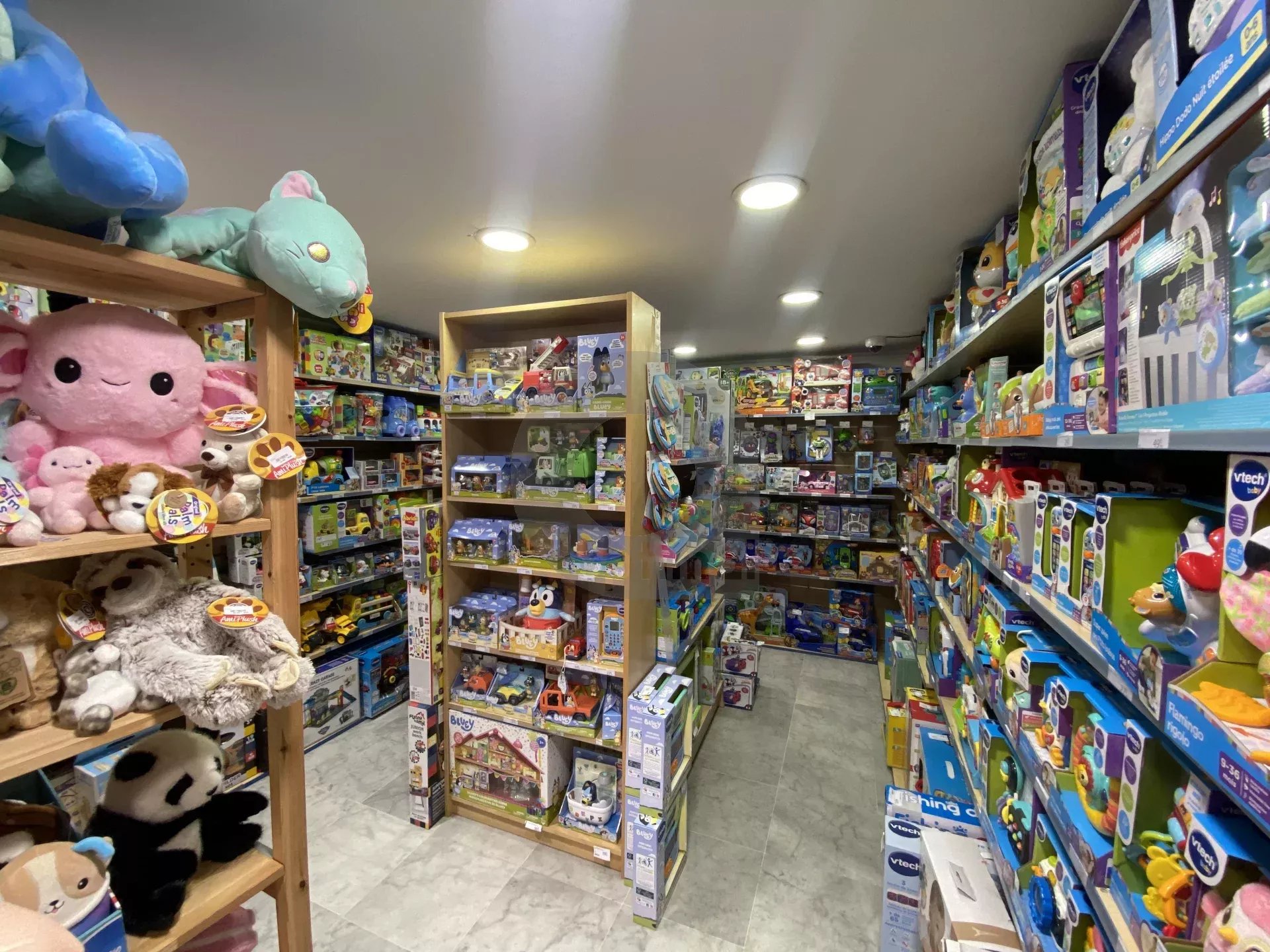 A VENDRE MENTON CARRE D’OR – FONDS DE COMMERCE JOUETS