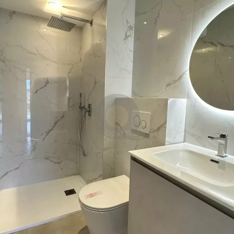 ROQUEBRUNE QUARTIER RESIDENTIEL DU HAMEAU: APPARTEMENT TROIS PIECES AVEC TERRASSE ET JARDIN – VUE MER – PARKING PRIVATIF
