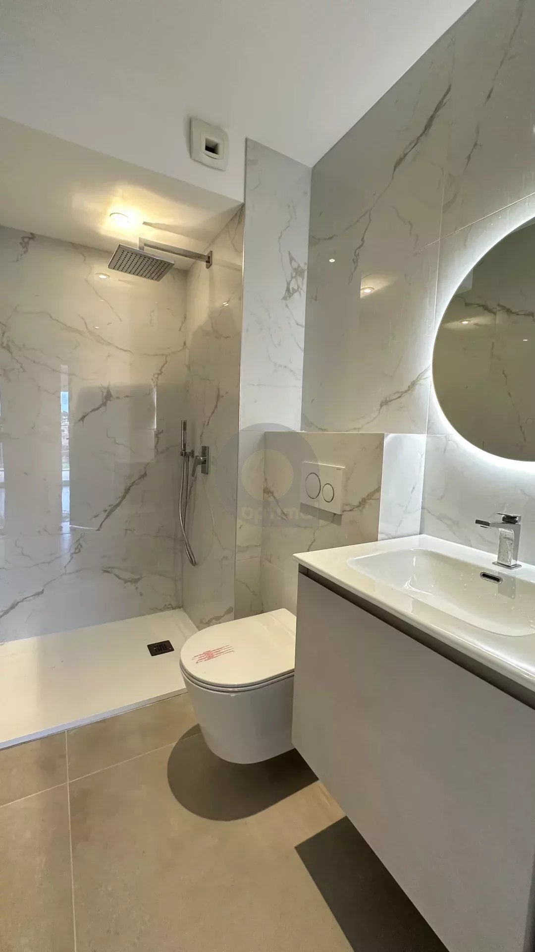 ROQUEBRUNE QUARTIER RESIDENTIEL DU HAMEAU: APPARTEMENT TROIS PIECES AVEC TERRASSE ET JARDIN – VUE MER – PARKING PRIVATIF