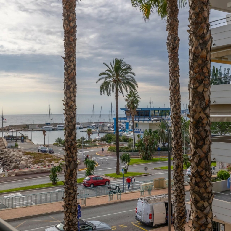 Menton Garavan, bord de mer,  résidence de standing