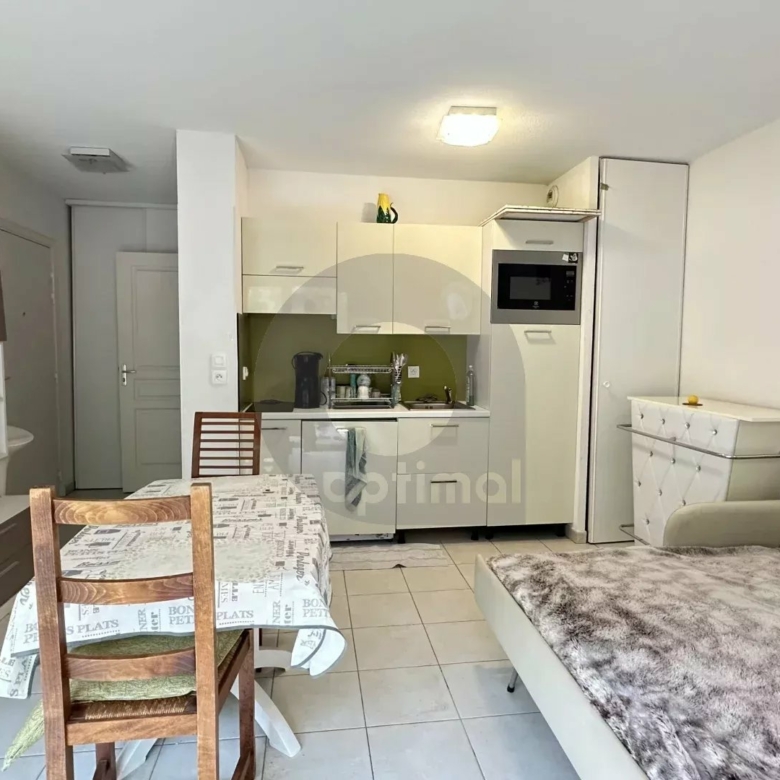 MENTON BORRIGO: AGREABLE STUDIO AVEC BALCON
