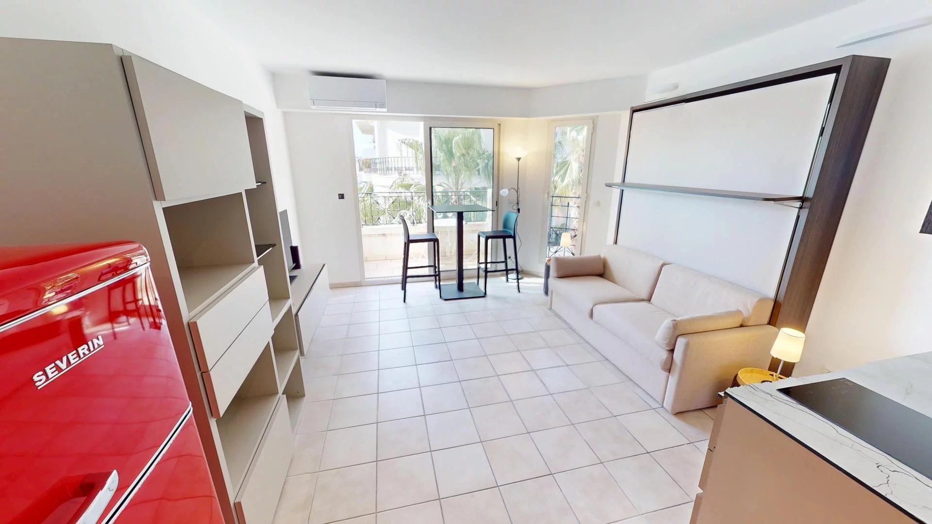 Magnifique studio avec balcon vue mer et garage plein centre de Menton