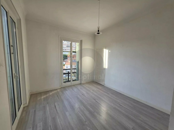 GRAND APPARTEMENT DE CINQ PIECES MENTON PROCHE CENTRE VILLE