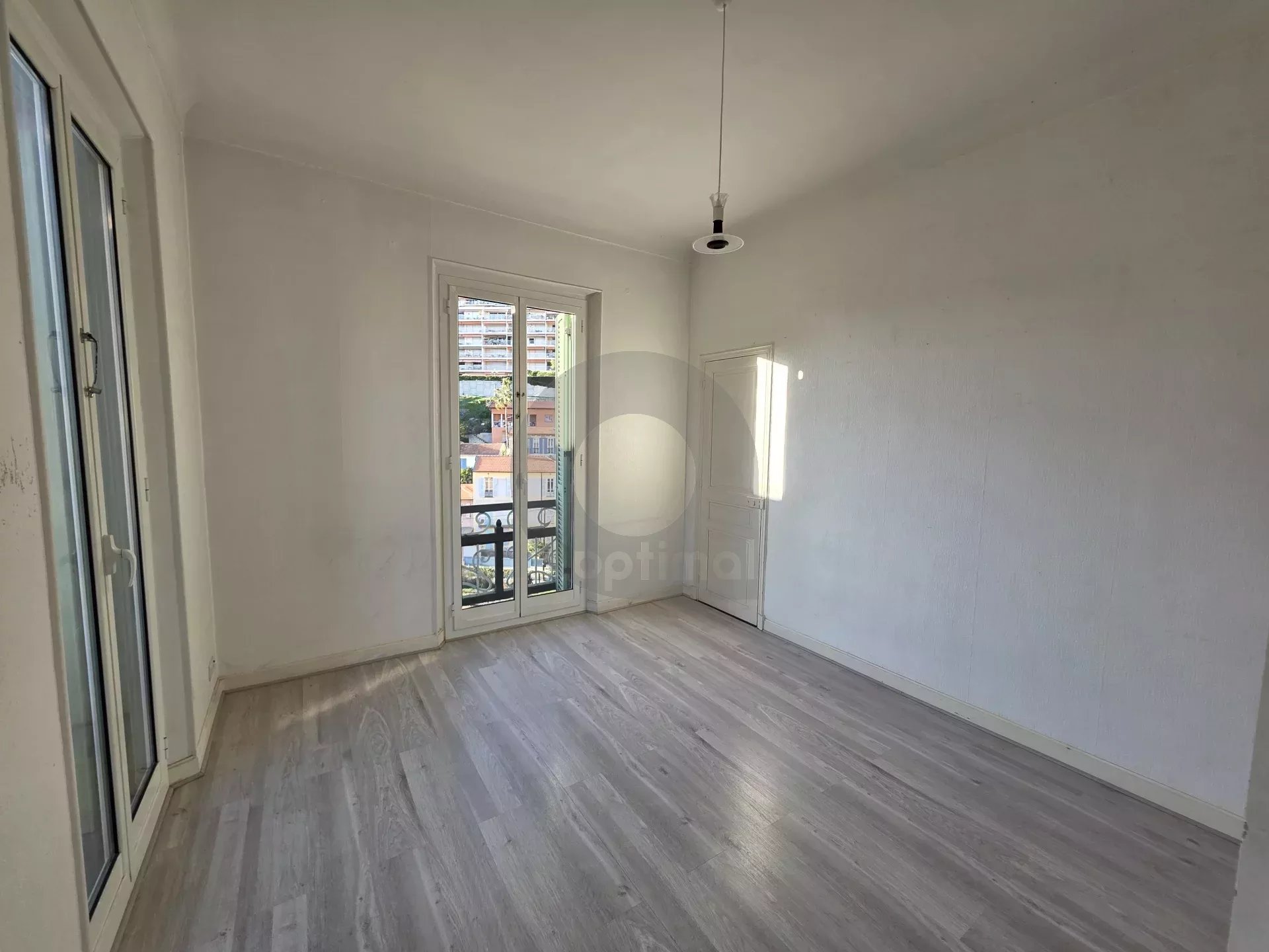 17bbe54bb8df4abe30f3a5db2e8ba2e5_7af7b013ec_1920-original-171582-0.jpg GRAND APPARTEMENT DE CINQ PIECES MENTON PROCHE CENTRE VILLE