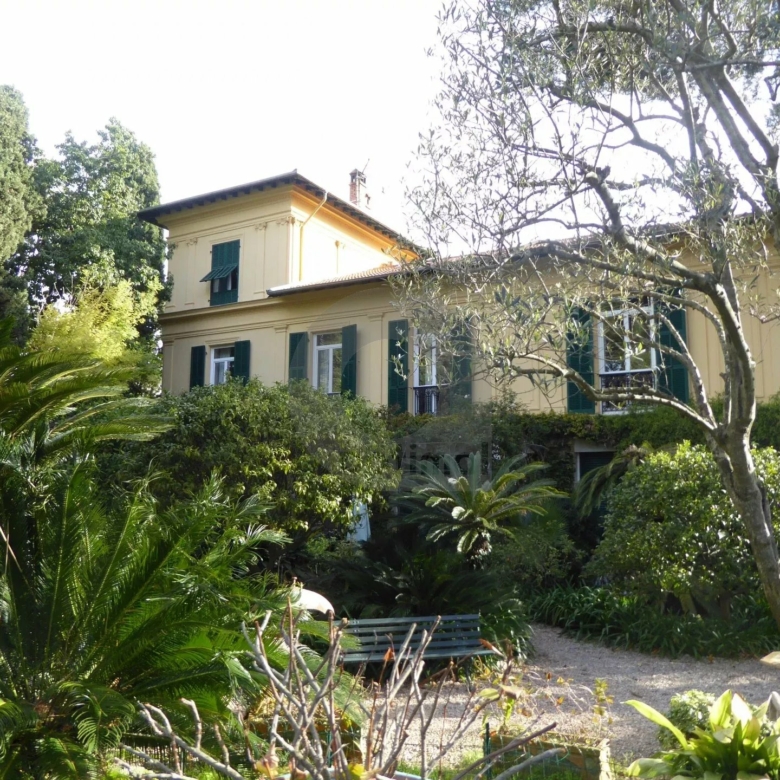 GRANDE VILLA ROQUEBRUNE CAP MARTIN PISCINE POOL HOUSE