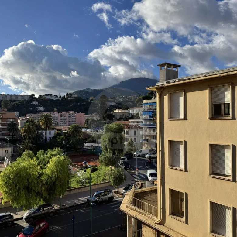 MENTON CENTRE VILLE 3 PIÈCES TERRASSE PARKING CAVE