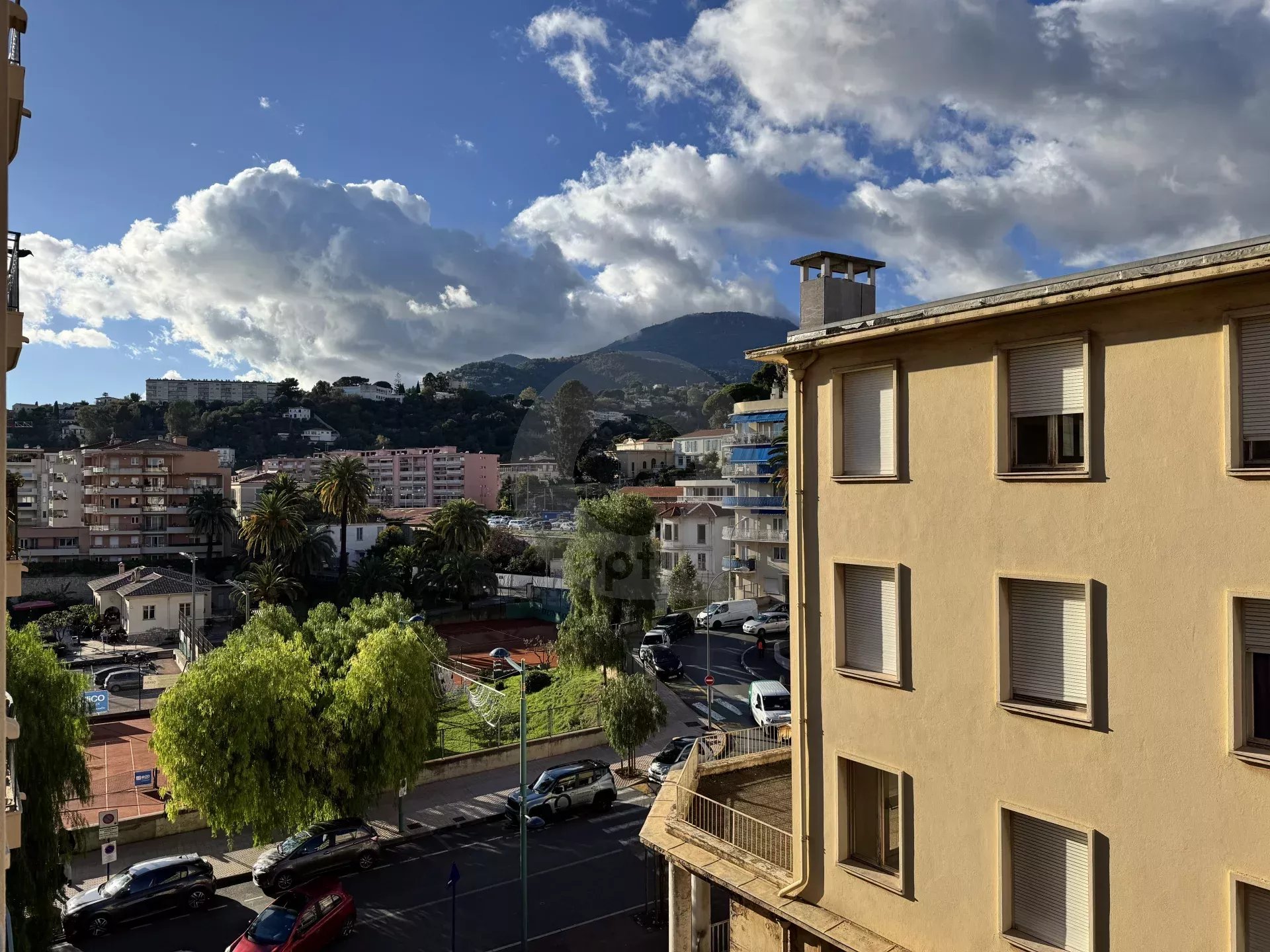 MENTON CENTRE VILLE 3 PIÈCES TERRASSE PARKING CAVE