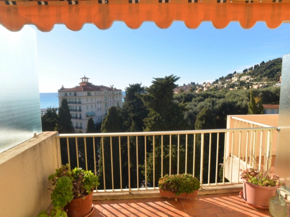MENTON GARAVAN – 3 pièces dernier étage avec terrasse vue mer cave et garage