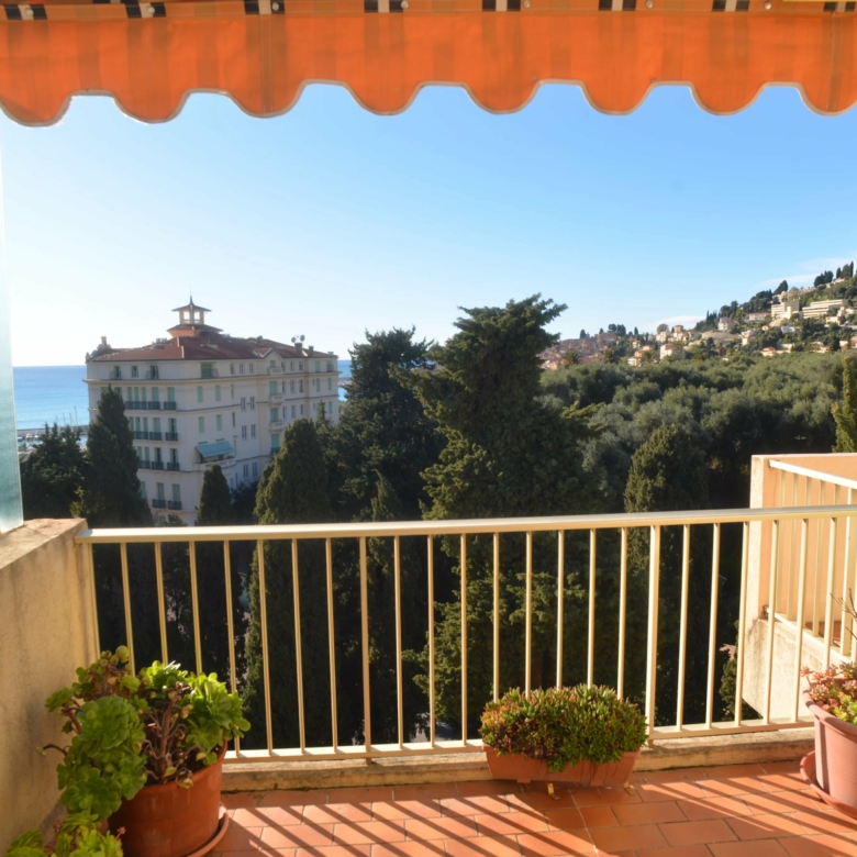 MENTON GARAVAN – 3 pièces dernier étage avec terrasse vue mer cave et garage
