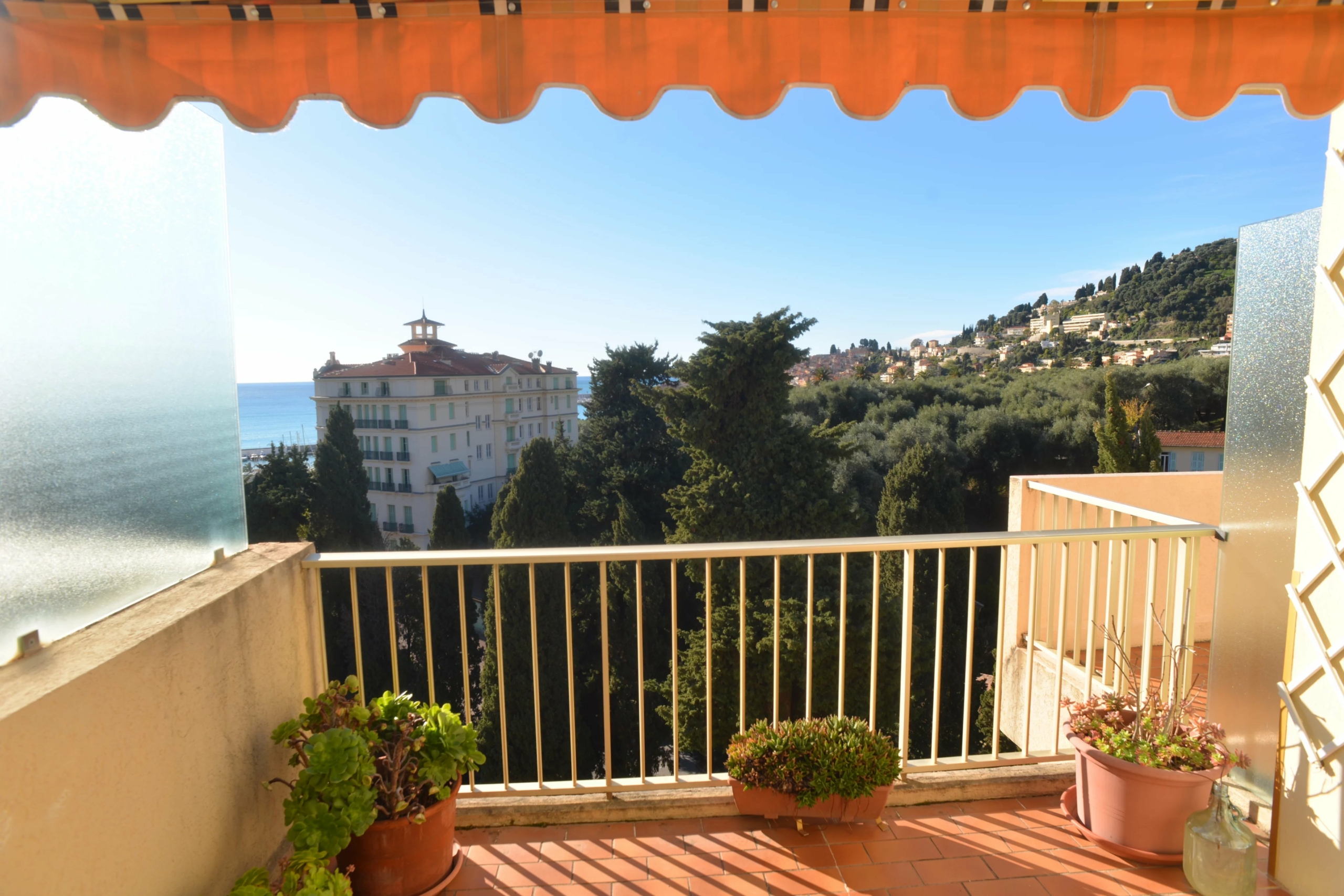 1c2256041be3cc6e9865eb53d74ac450_eb612f2066_4096-original-173773-0.jpg MENTON GARAVAN – 3 pièces dernier étage avec terrasse vue mer cave et garage