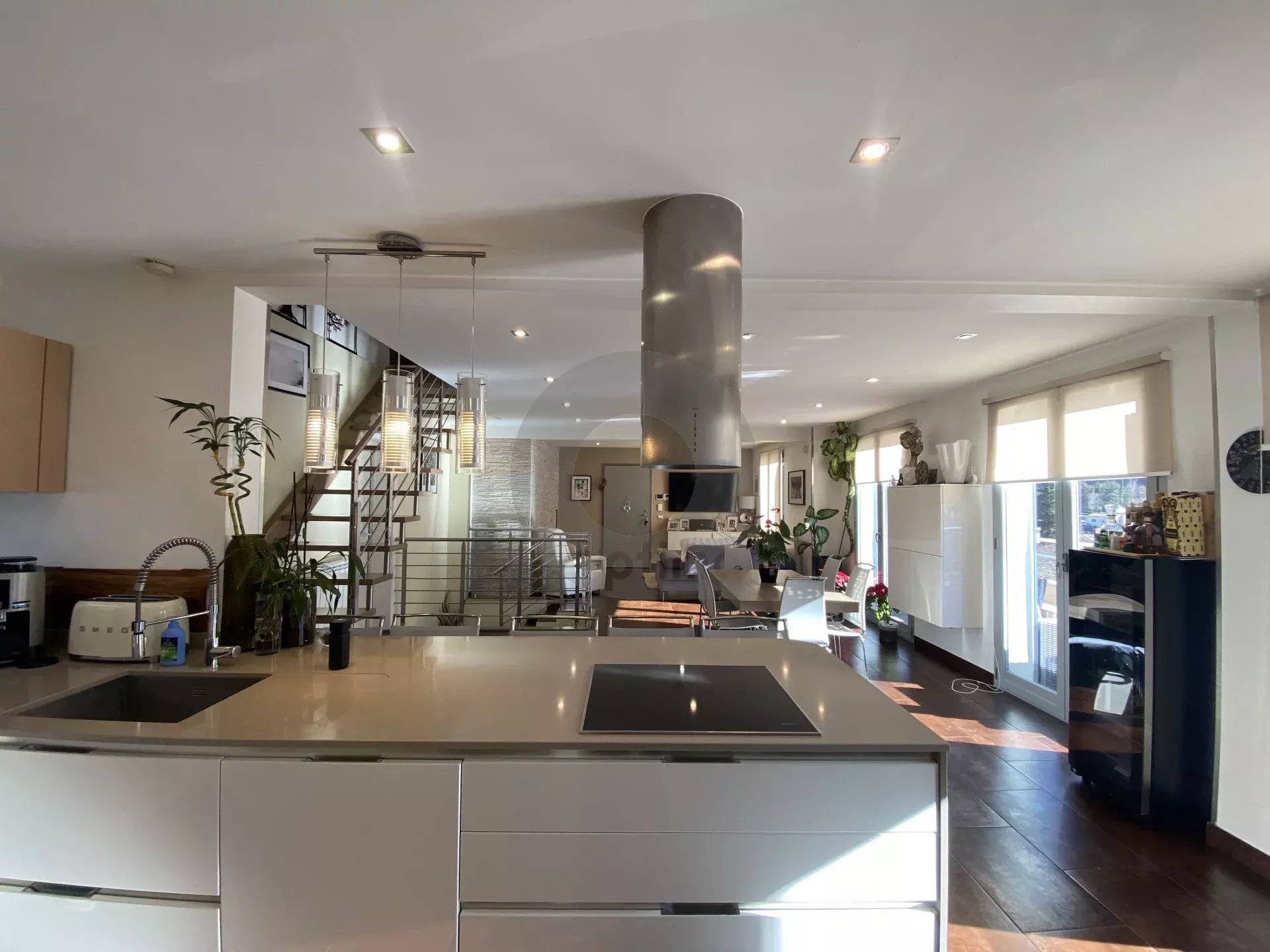 A VENDRE – BELLE MAISON AU CALME CADRE VERDOYANT
