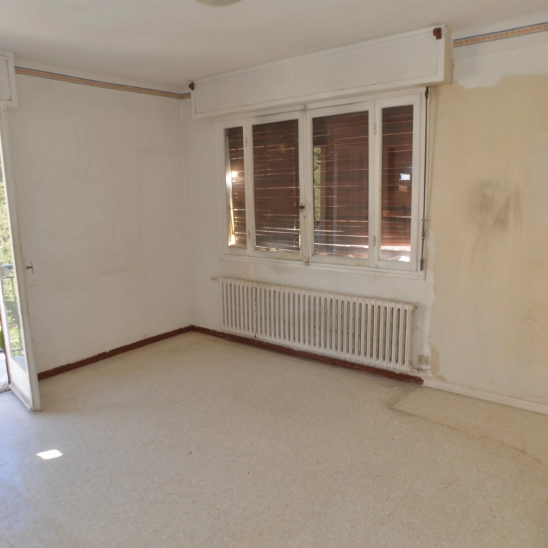 MENTON Garavan deux piéces avec balcon vue collines