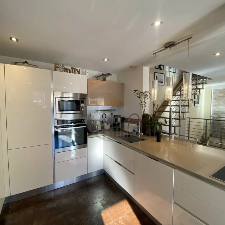 A VENDRE – BELLE MAISON AU CALME CADRE VERDOYANT