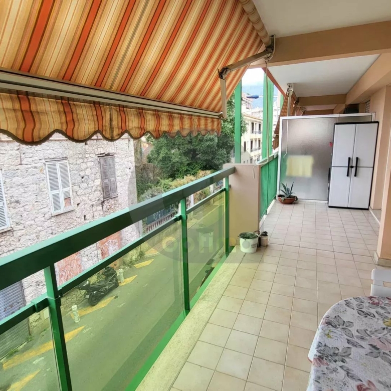 Menton Bas-Borrigo  –  grand 2 Pièces avec terrasse, garage et cave.