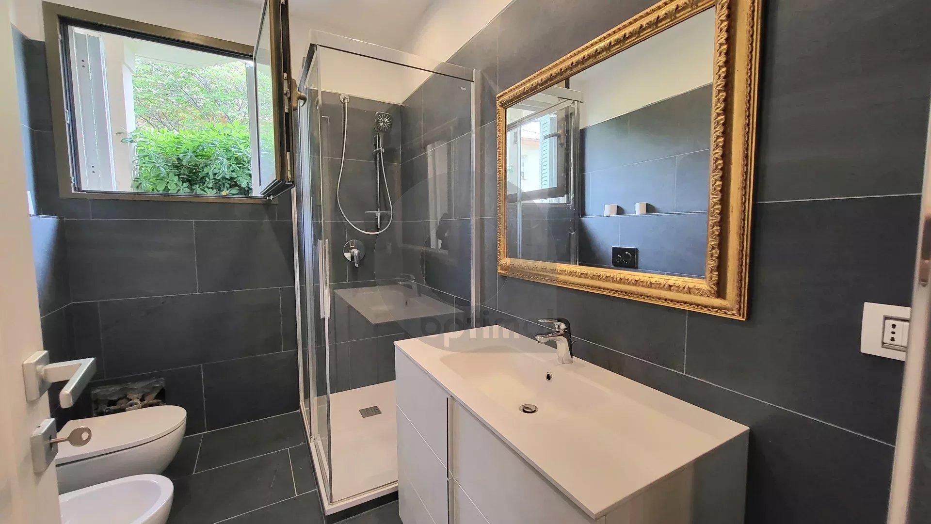 Roquebrune Cap Martin  – Coquet deux pièces avec terrasse à 100 mt des plages