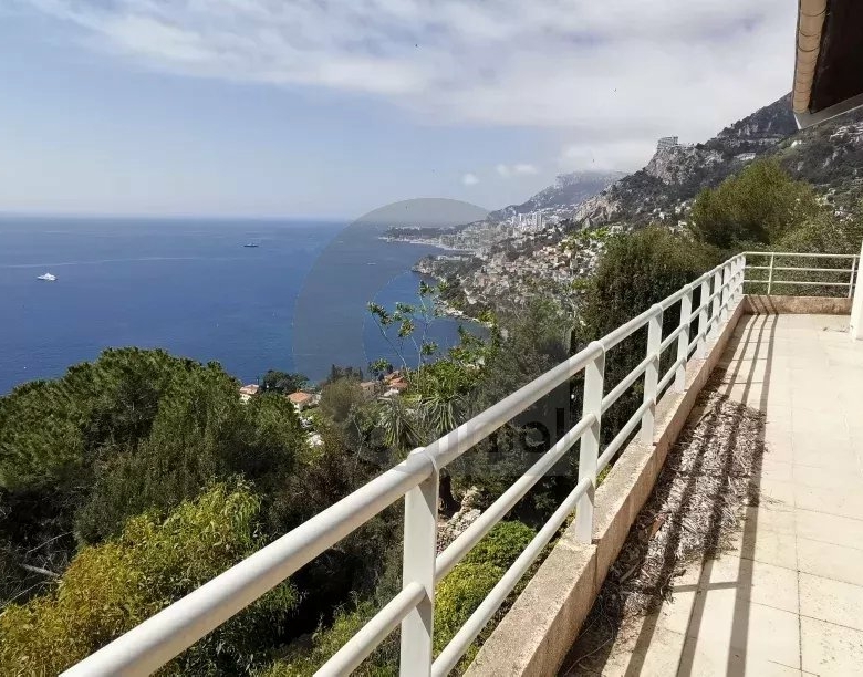 Roquebrune Cap-Martin : Villa 160 m² habitable avec vue panoramique mer et Monaco: