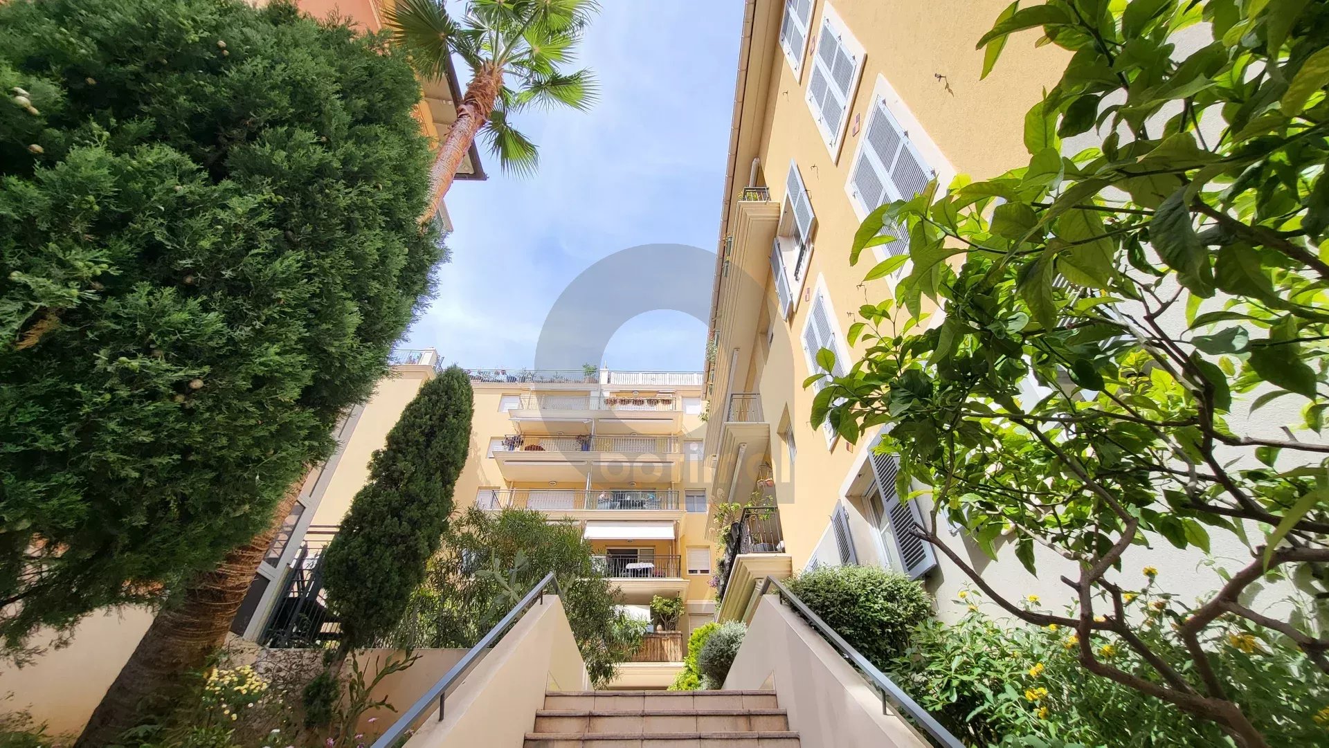 Menton centre ville –  Appartement 2 Pièces – terrasse et parking