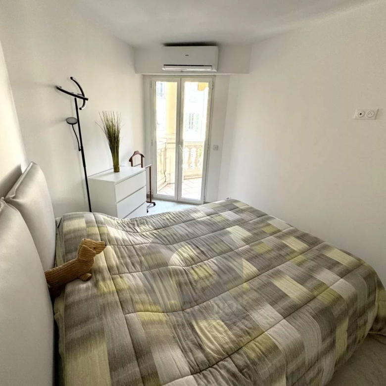 Menton centre, bord de mer, agreable 2 p avec terrasse
