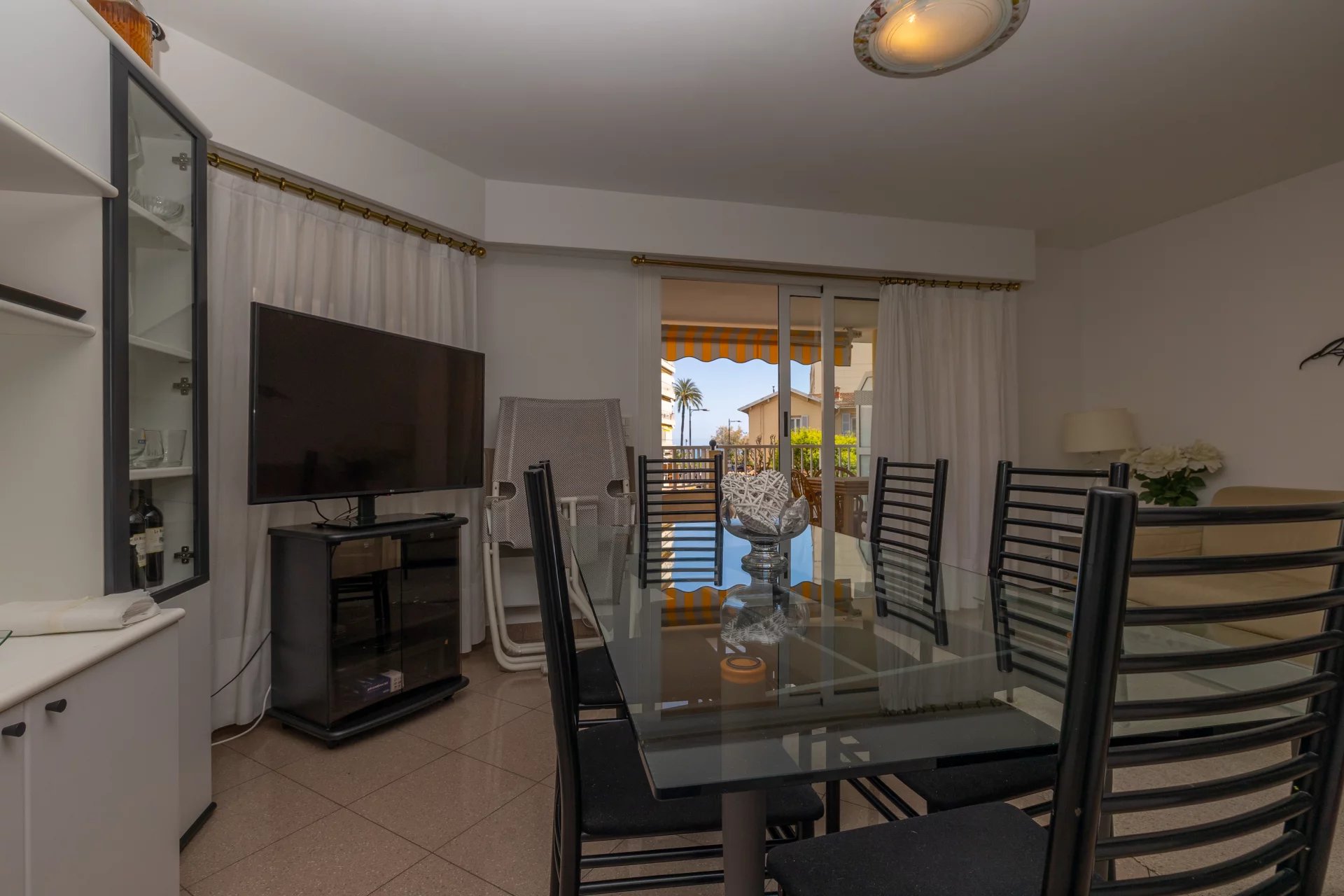 ROQUEBRUNE CAP-MARTIN – APPARTEMENT TROIS PIECES AVEC GRANDE TERRASSE, DEPENDANCE, CAVE ET PARKING