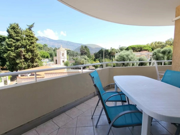 Menton – Appartement 3 Pièces – terrasse et garage