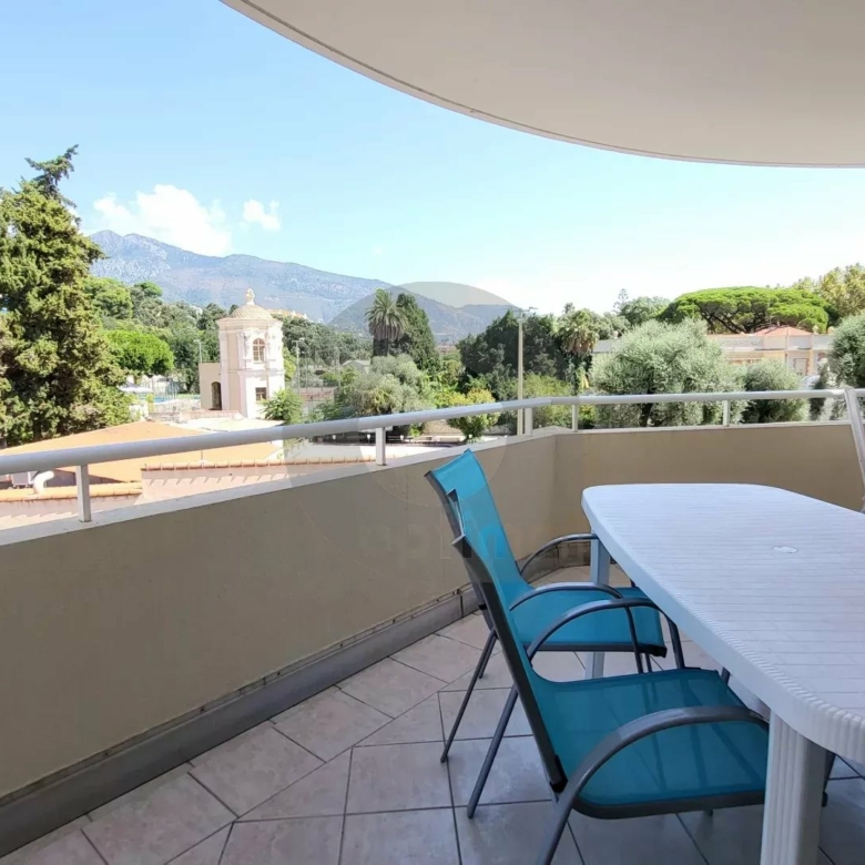 Menton – Appartement 3 Pièces – terrasse et garage