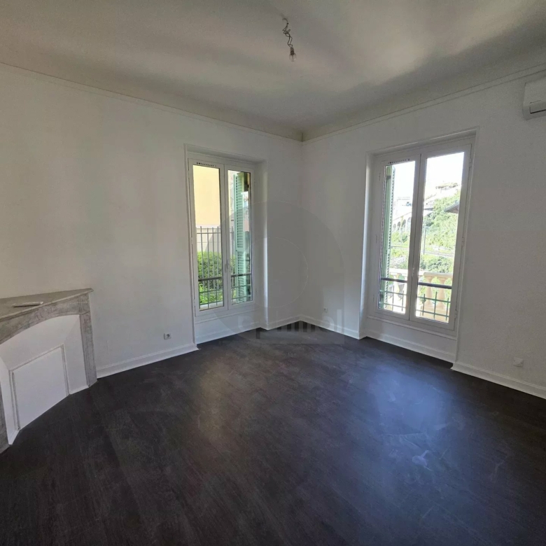 APPARTEMENT TROIS PIECES TERRASSE MENTON PROCHE CENTRE