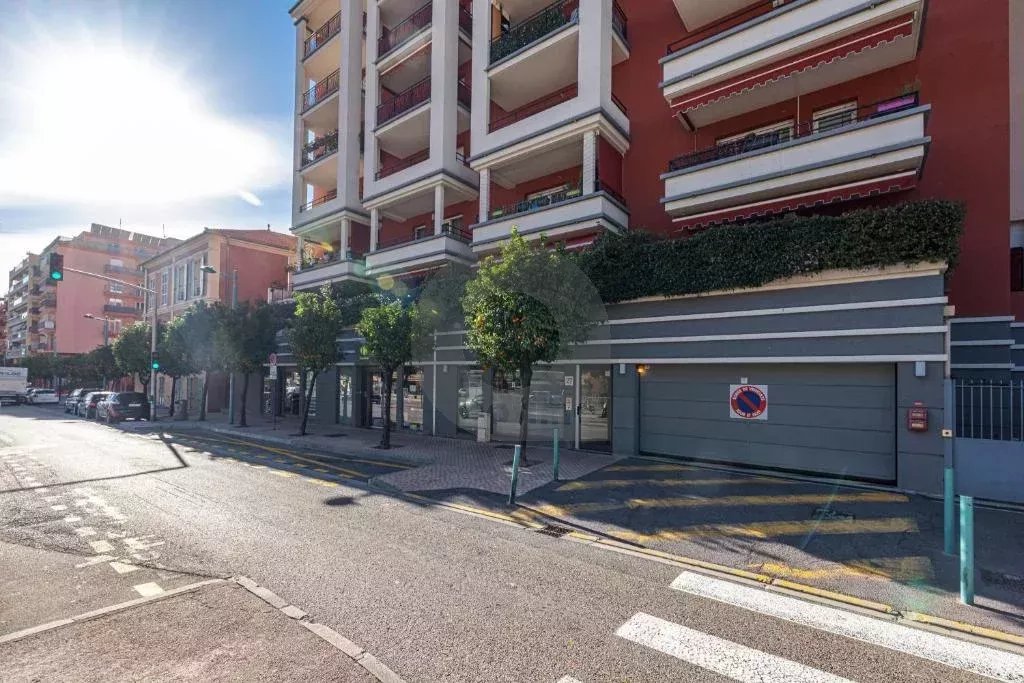 Menton central 3P terrasse parking piscine.