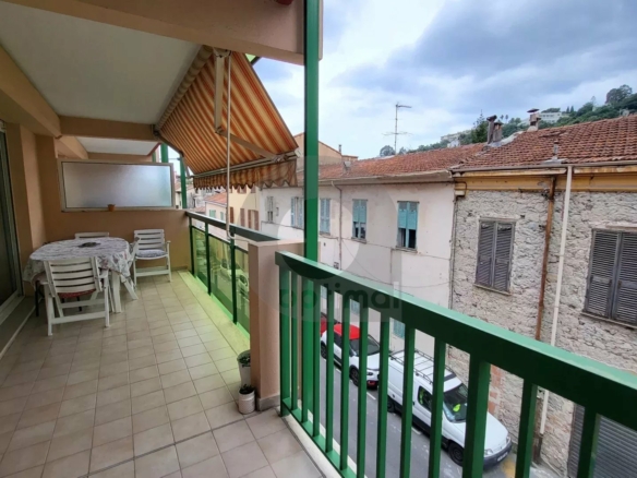 Menton Bas-Borrigo  –  grand 2 Pièces avec terrasse, garage et cave.
